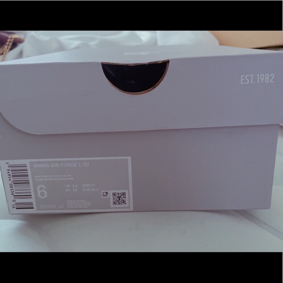 AF1 07 - Picture 3 of 3